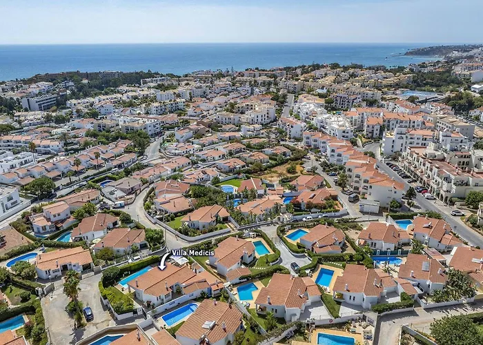 Medicis By 빌라 알부페이라